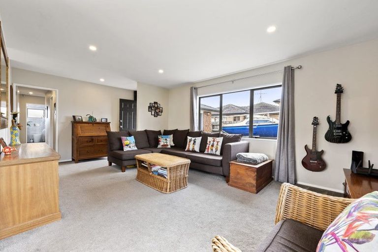 Photo of property in 20 Hocken Place, Mangere Bridge, Auckland, 2022