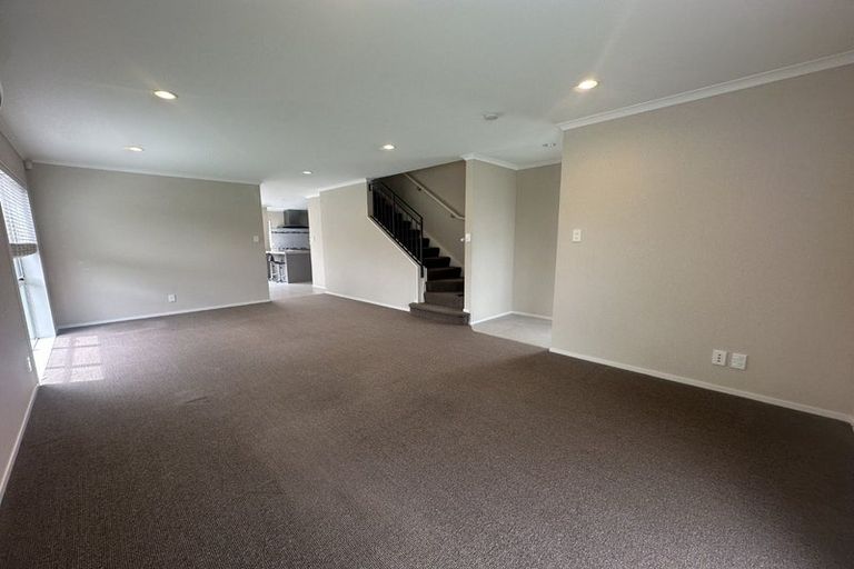Photo of property in 4 Lorenzo Way, Flat Bush, Auckland, 2016