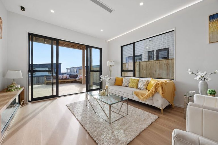 Photo of property in 11 Mill Hill Close, Flat Bush, 2019