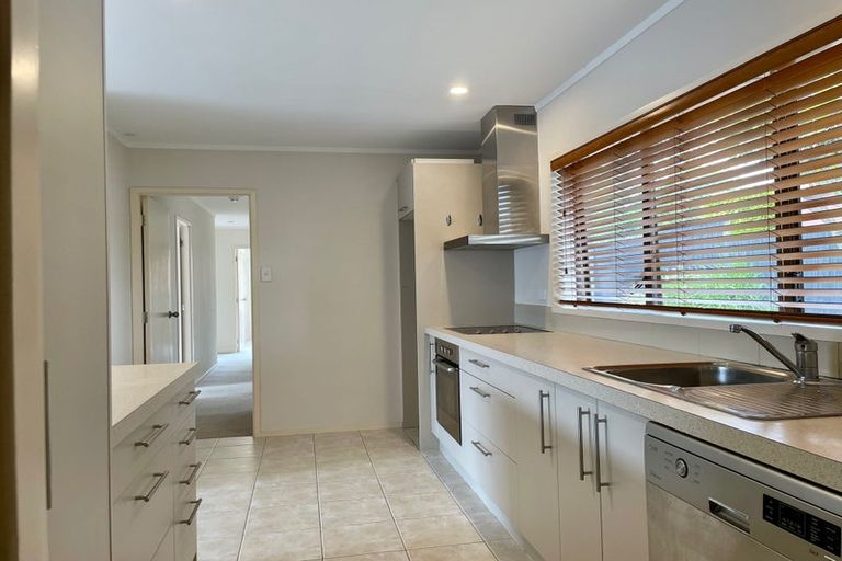 Photo of property in 72 Gossamer Drive, Pakuranga Heights, Auckland, 2010