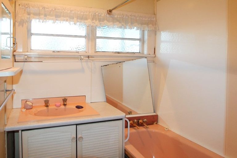 Photo of property in 22 Weston Road, Holmes Hill, Oamaru, 9401