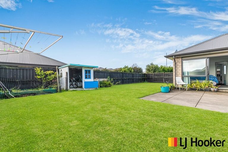 Photo of property in 31 Harbour Crest Drive, Waiuku, 2123