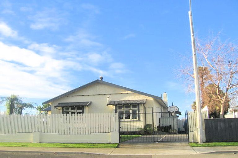 Photo of property in 900 Heretaunga Street East, Parkvale, Hastings, 4122