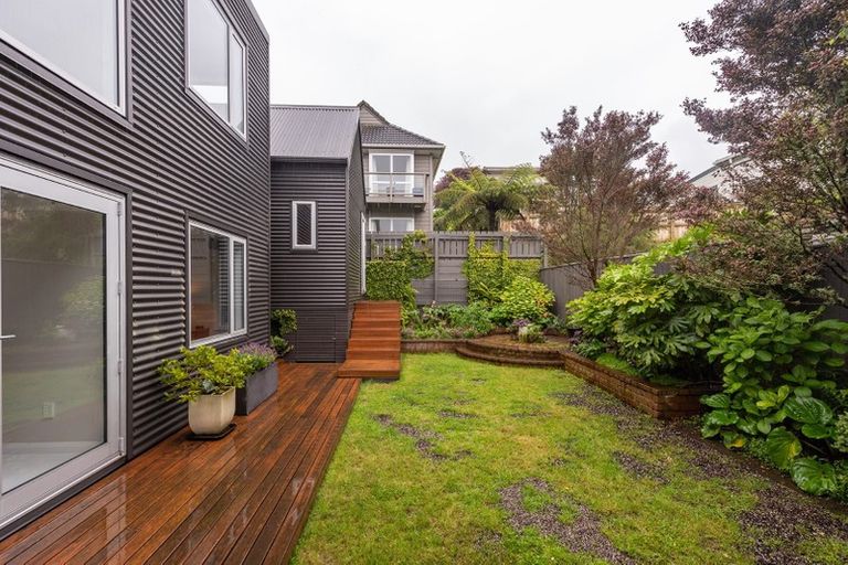 Photo of property in 42 Dorking Road, Brooklyn, Wellington, 6021