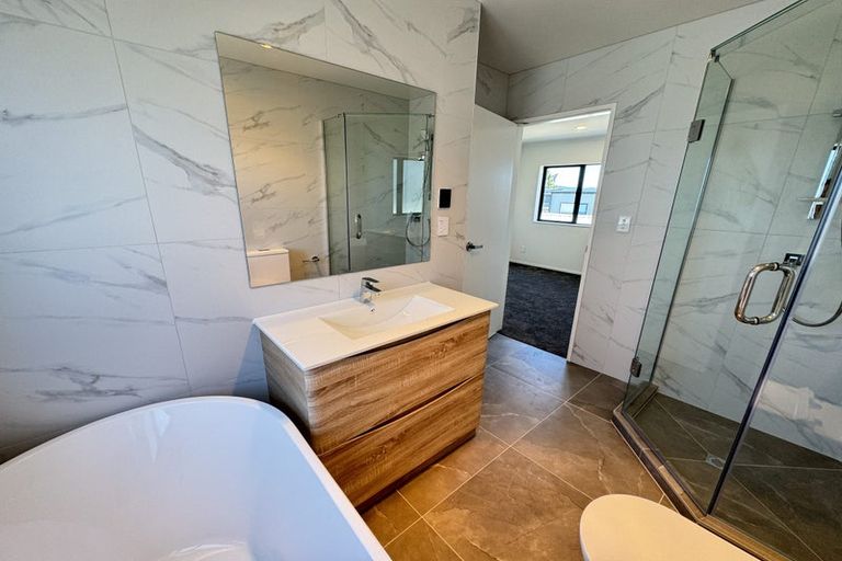 Photo of property in 22c Toru Street, Te Atatu Peninsula, Auckland, 0610