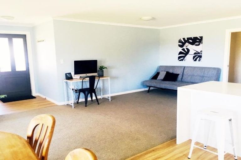 Photo of property in 463 Waitakere Road, Taupaki, Henderson, 0782