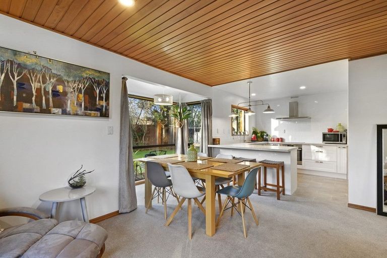 Photo of property in 32 Connemara Drive, Northwood, Christchurch, 8051