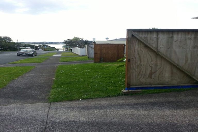 Photo of property in 2/2 Lansdowne Street, Bayswater, Auckland, 0622