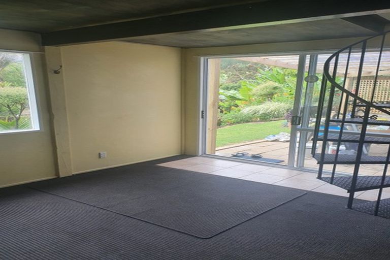 Photo of property in 279 Motutara Road, Muriwai, Waimauku, 0881