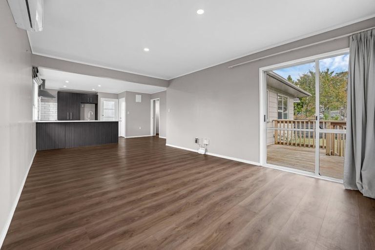 Photo of property in 17 Landow Place, Henderson, Auckland, 0612
