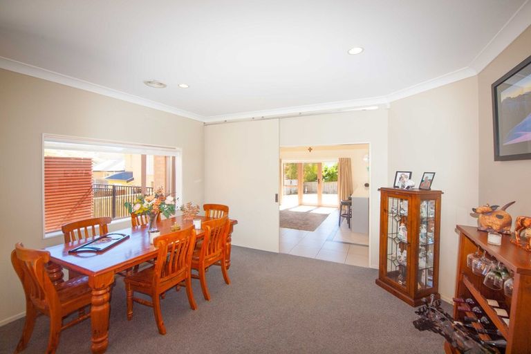 Photo of property in 43 Erlestoke Crescent, Churton Park, Wellington, 6037