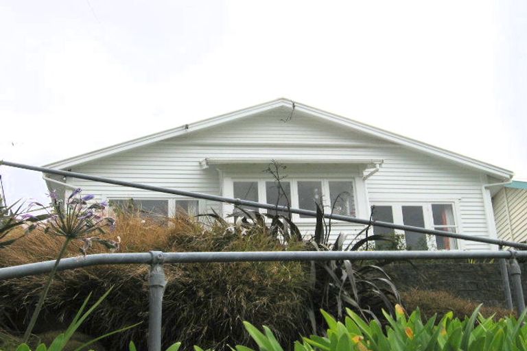 Photo of property in 24 Waikato Street, Island Bay, Wellington, 6023