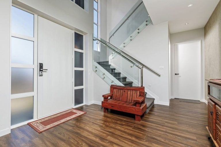 Photo of property in 8 Taraire Place, Orewa, 0931