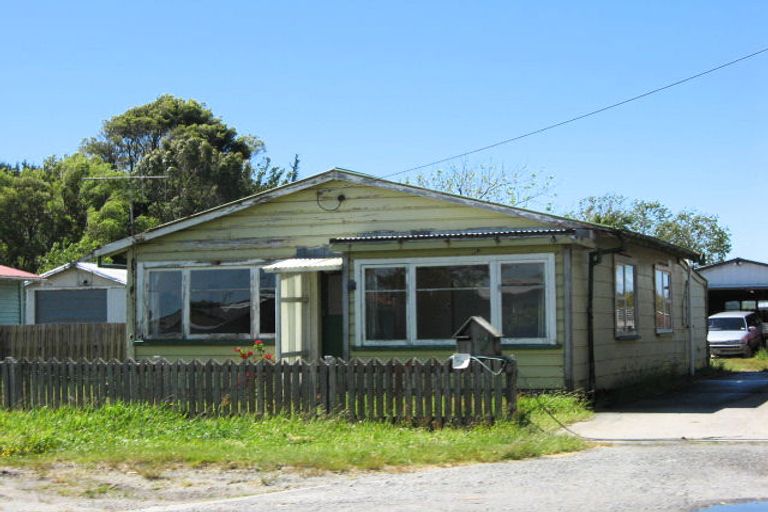 Photo of property in 7 Coates Street, Westport, 7825