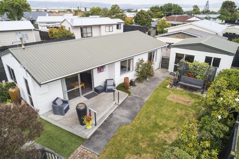 Photo of property in 17 Cargill Grove, Kelvin Grove, Palmerston North, 4414