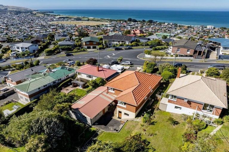 Photo of property in 122 Easther Crescent, Kew, Dunedin, 9012