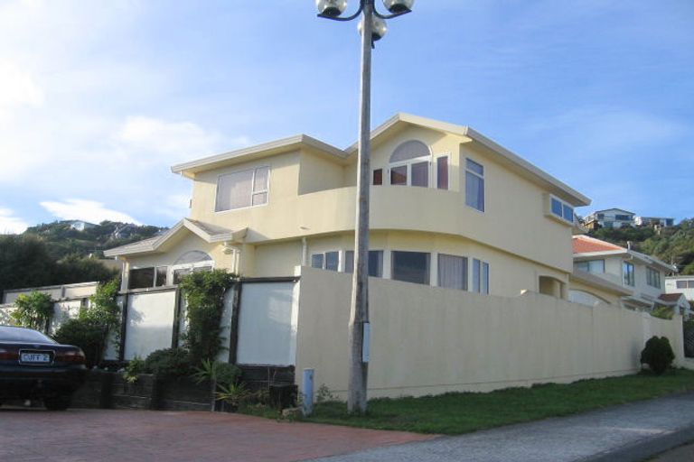 Photo of property in 6 Glengavel Grove, Papakowhai, Porirua, 5024