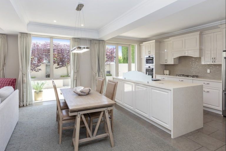 Photo of property in 152 Merivale Lane, Merivale, Christchurch, 8014