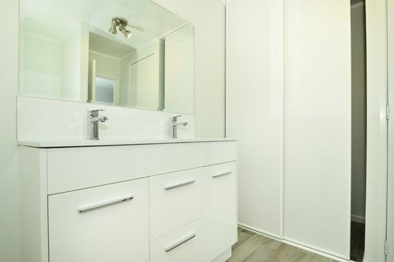 Photo of property in 12 Midgley Road, West Harbour, Auckland, 0618