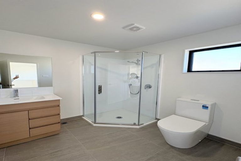 Photo of property in 27b Te Atatu Road, Te Atatu South, Auckland, 0610