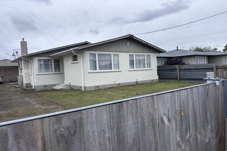Photo of property in 27 Duff Crescent, Highbury, Palmerston North, 4412
