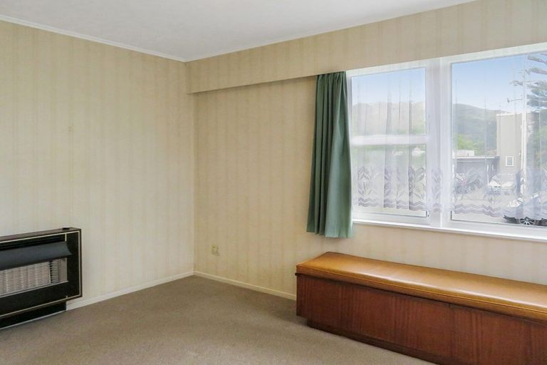 Photo of property in 25 Porutu Street, Fairfield, Lower Hutt, 5011