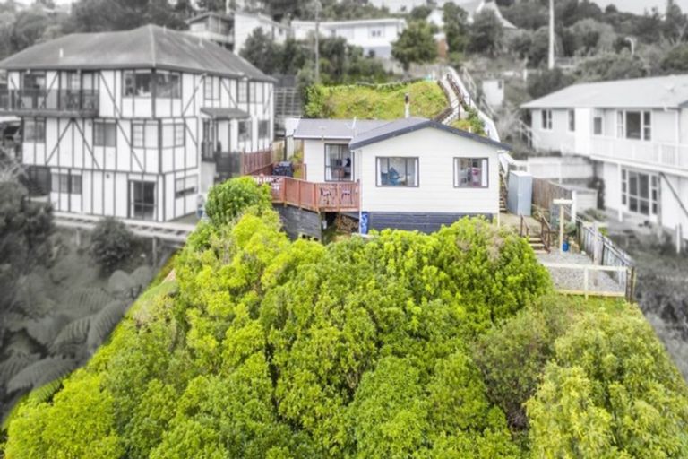 Photo of property in 30 Castle Crescent, Stokes Valley, Lower Hutt, 5019