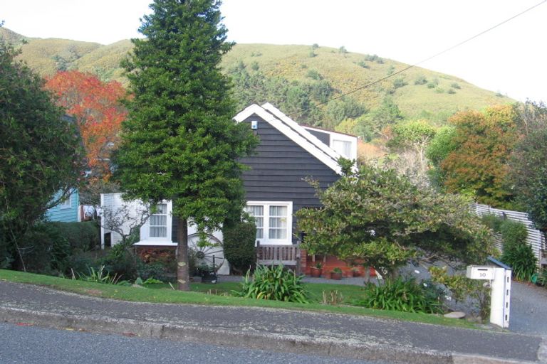 Photo of property in 10 Woodvale Grove, Fairfield, Lower Hutt, 5011
