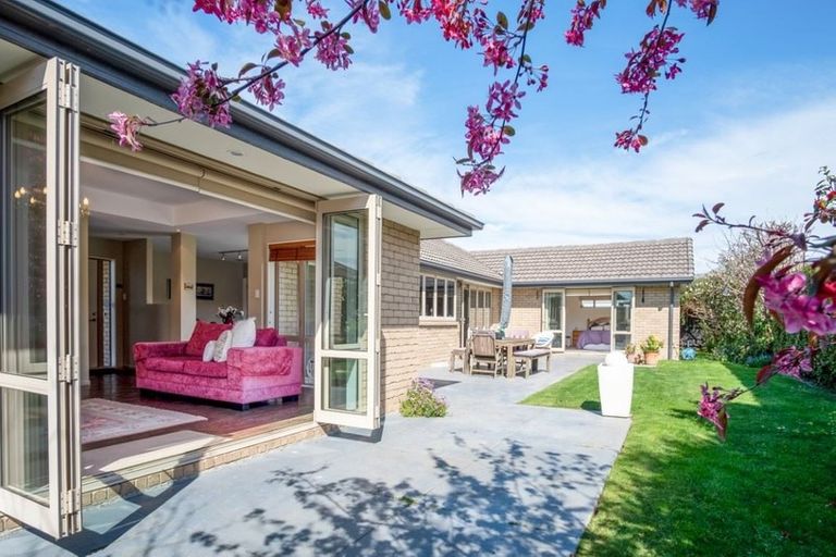 Photo of property in 15 Burbank Drive, Aidanfield, Christchurch, 8025