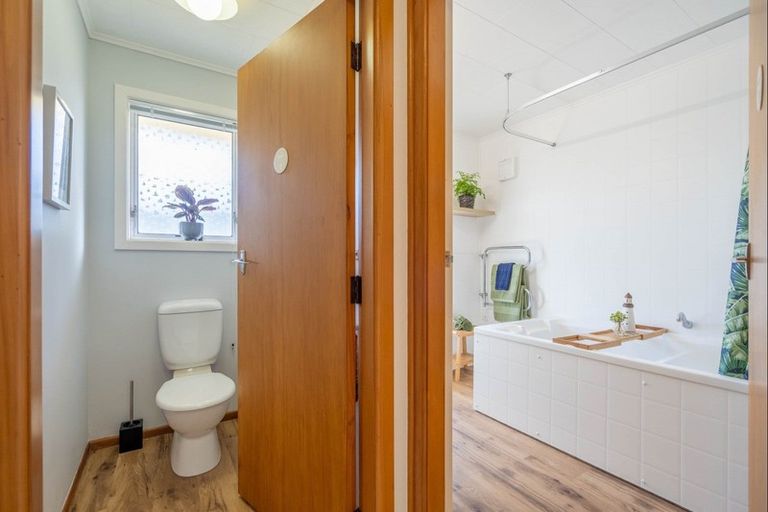 Photo of property in 67 Queens Road, Waikanae Beach, Waikanae, 5036