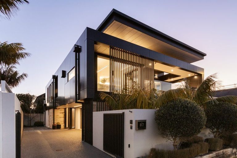 Photo of property in 87 Marine Parade, Mount Maunganui, 3116