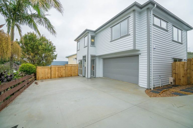 Photo of property in 24c Bradbury Road, Botany Downs, Auckland, 2010