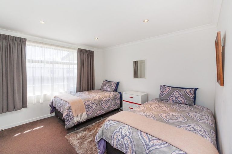 Photo of property in 27 Ruapehu Drive, Fitzherbert, Palmerston North, 4410