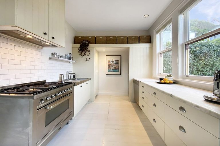 Photo of property in 16 Saint Mary Street, Thorndon, Wellington, 6011