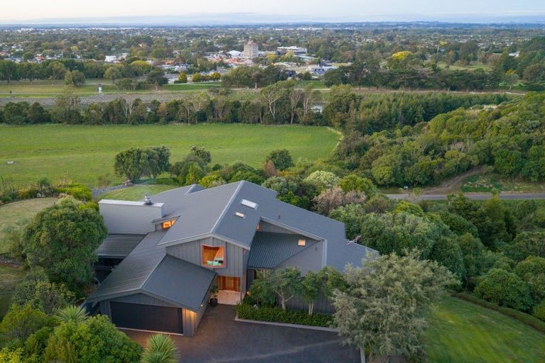 Photo of property in 45 The Strand, Fitzherbert, Palmerston North, 4410