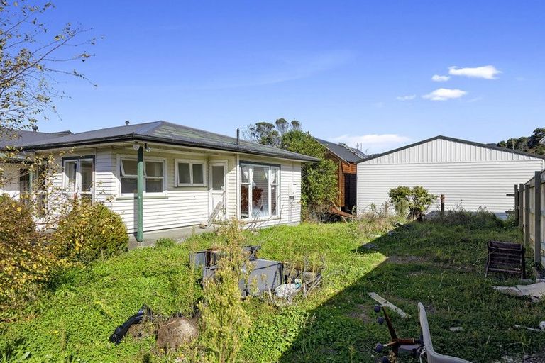 Photo of property in 4/5 Westminster Road, Wainuiomata, Lower Hutt, 5014