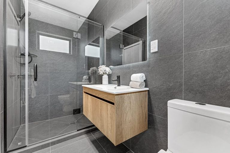 Photo of property in 1 Taukahiwi Road, Pukekohe, 2120