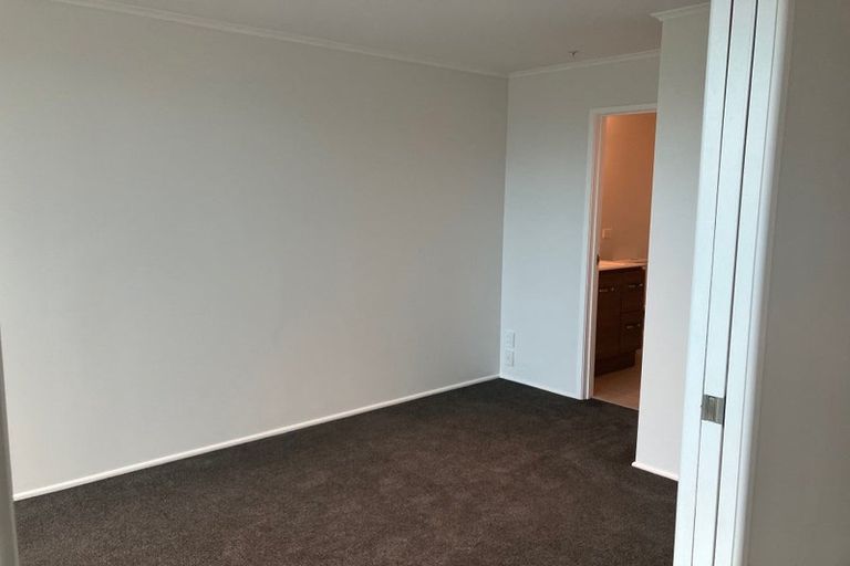 Photo of property in 2d/30 Westward Ho, Glen Eden, Auckland, 0602