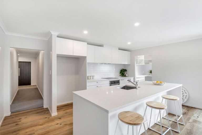 Photo of property in 13 Olney Court, One Tree Point, 0118