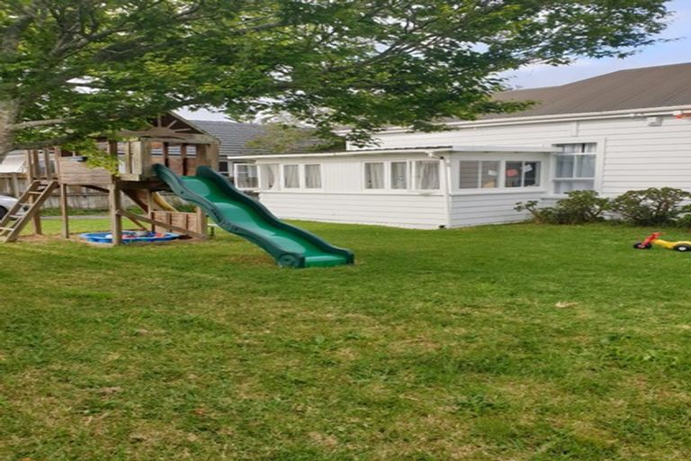 Photo of property in 27 Tramway Road, Beach Haven, Auckland, 0626