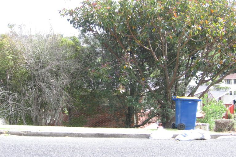 Photo of property in 2/20 Penning Road, Castor Bay, Auckland, 0620