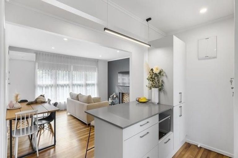 Photo of property in 1/60 Hillcrest Avenue, Hillcrest, Auckland, 0627