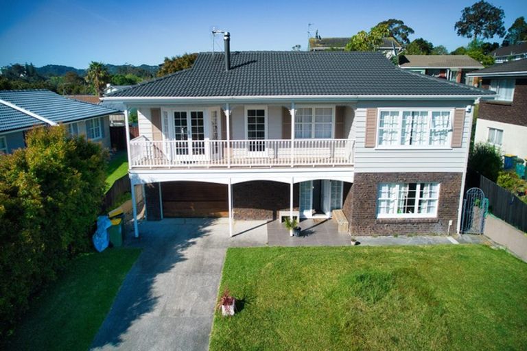 Photo of property in 20 Longbill Place, Glendene, Auckland, 0602