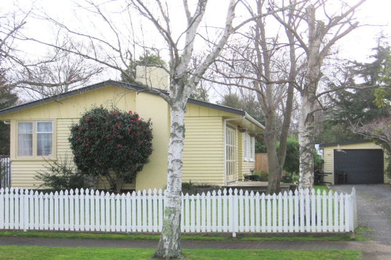 Photo of property in 23 Ruamahanga Crescent, Terrace End, Palmerston North, 4410