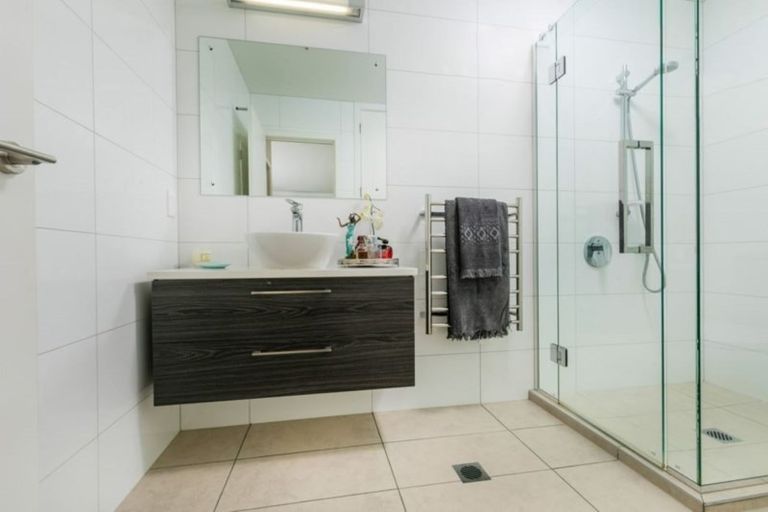 Photo of property in 6 Rewa Rewa Lane, Orewa, 0931