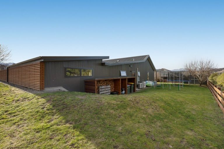 Photo of property in 2 Percy Lane, Wanaka, 9305