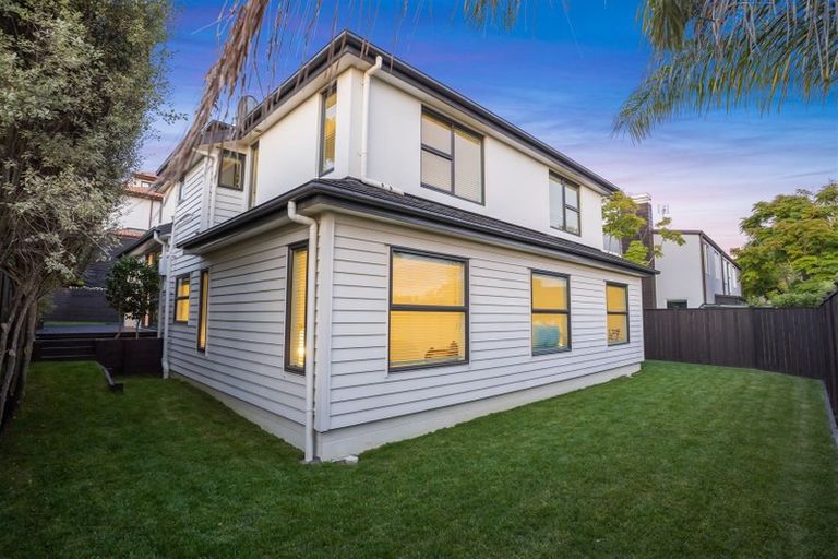 Photo of property in 158b East Coast Road, Forrest Hill, Auckland, 0620