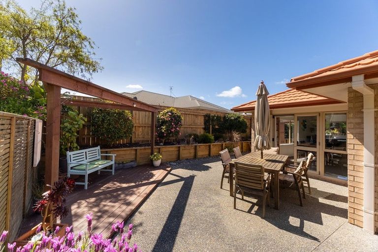 Photo of property in 8 Leanne Way, Waikanae Beach, Waikanae, 5036