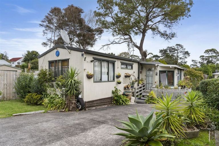 Photo of property in 11 Paragon Avenue, Beach Haven, Auckland, 0626