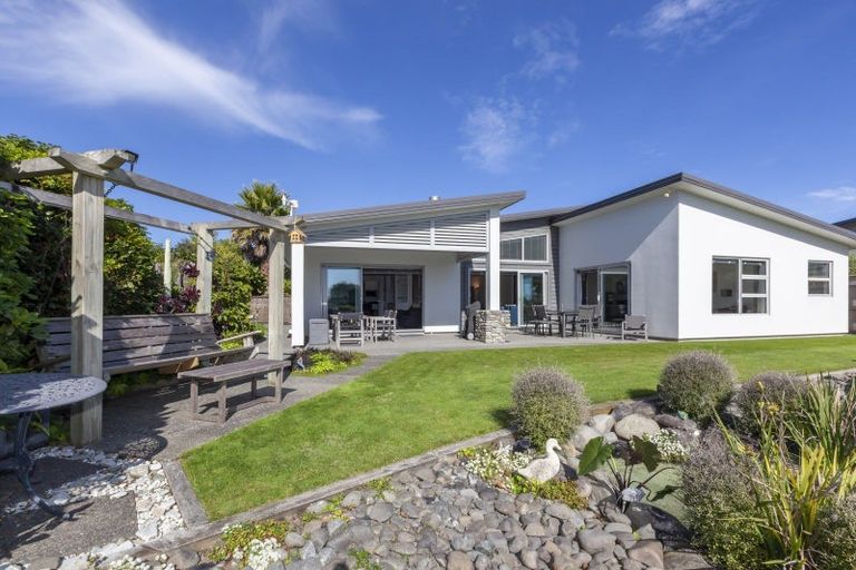 Photo of property in 5 Hana Udy Place, Paraparaumu Beach, Paraparaumu, 5032